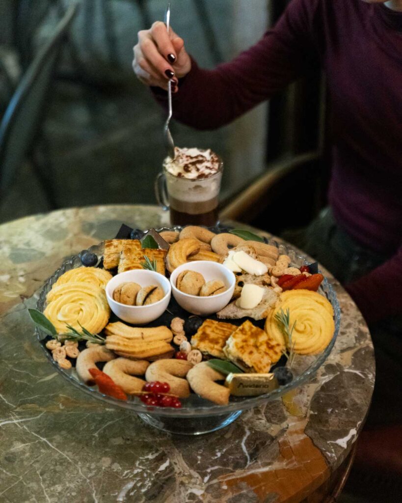 Merenda Reale al caffè Elena